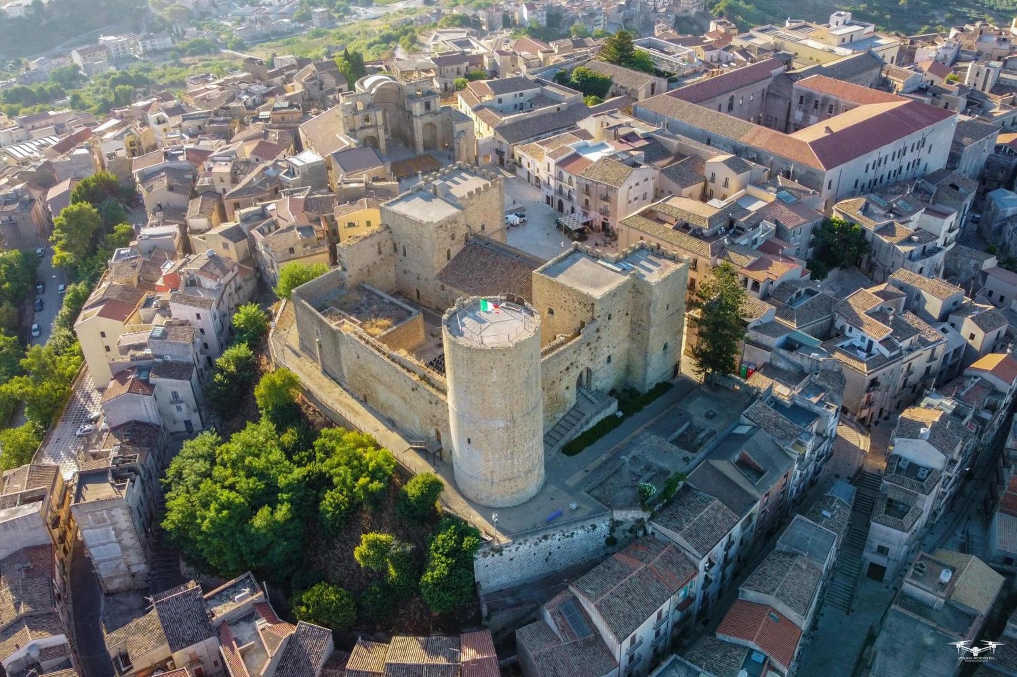 Holiday Home Castle Salemi - Casa Vacanze Luaran gambar
